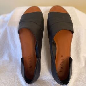 New women’s size 10     1 .State sandals